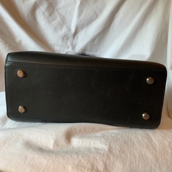 Time's Arrow black leather  'Ava Satchel' handbag with sheep fur handle - Picture 4 of 11